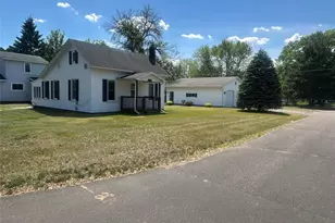 301 Cliff St, Chippewa Falls, WI 54729 - Photo 2