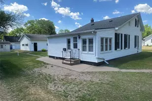 301 Cliff St, Chippewa Falls, WI 54729 - Photo 4