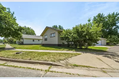 109 W Greenville Street, Chippewa Falls, WI 54729 - Photo 2