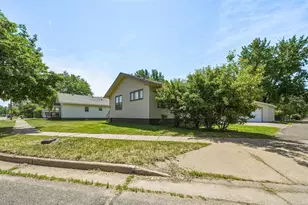 109 W Greenville St, Chippewa Falls, WI 54729 - Photo 2