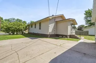 109 W Greenville St, Chippewa Falls, WI 54729 - Photo 4