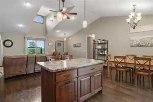 623 Autumn Dr, Altoona, WI 54720 - Photo 8