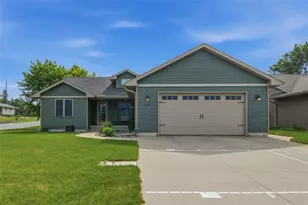 623 Autumn Dr, Altoona, WI 54720 - Photo 1