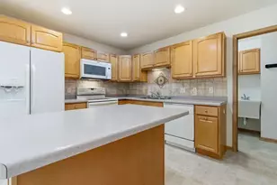 4293 Mill Ridge Cir, Eau Claire, WI 54703 - Photo 2