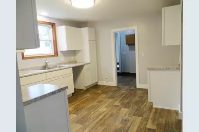 255 E 2nd Avenue, Stanley, WI 54768 - Photo 10