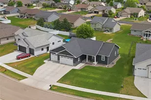 1829 Tucker Trl, Eau Claire, WI 54701 - Photo 4