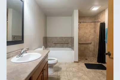 5559 Cyndi Court #5557 &amp; #5559, Eau Claire, WI 54703 - Photo 4