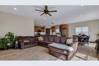 4020 John Hart Place, Eau Claire, WI 54703 - Photo 4
