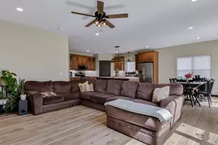 4020 John Hart Pl, Eau Claire, WI 54703 - Photo 4