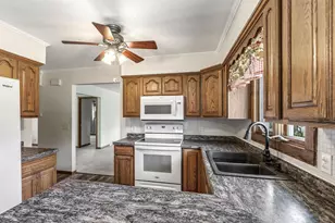 1535 Howard Ave, Eau Claire, WI 54703 - Photo 8