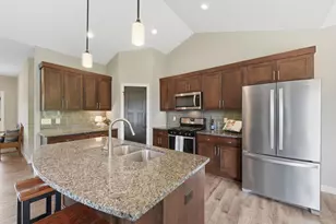 140 Hill Crest Ct, Glenwood City, WI 54013 - Photo 6