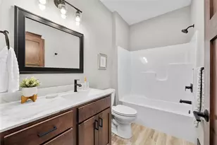 1185 Craven Ct, Eau Claire, WI 54703 - Photo 8