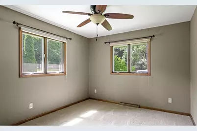 1811 Grandview Drive, Eau Claire, WI 54703 - Photo 32