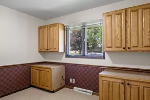 1811 Grandview Dr, Eau Claire, WI 54703 - Photo 30