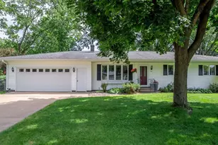 1811 Grandview Dr, Eau Claire, WI 54703 - Photo 2