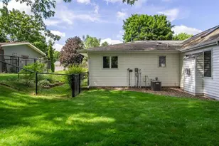 1811 Grandview Dr, Eau Claire, WI 54703 - Photo 22