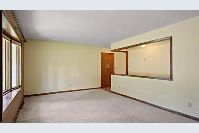 1811 Grandview Drive, Eau Claire, WI 54703 - Photo 4