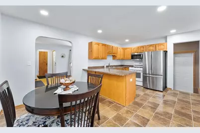2129 E Lexington Boulevard, Eau Claire, WI 54701 - Photo 8