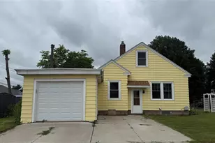 24 S Grove St, Chippewa Falls, WI 54729 - Photo 2