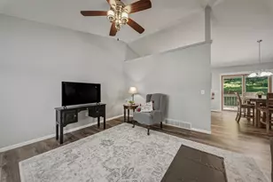 232 Lamans Ln, Eau Claire, WI 54703 - Photo 10