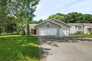 232 Lamans Ln, Eau Claire, WI 54703 - Photo 2