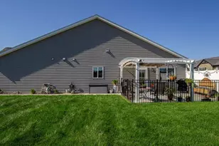 4897 Field Crest Ln, Eau Claire, WI 54701 - Photo 8