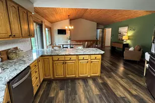 884 Windsor Forest Dr, Altoona, WI 54720 - Photo 8
