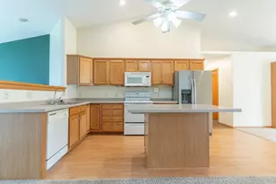 4530 E Robin Meadows Ln, Eau Claire, WI 54701 - Photo 6