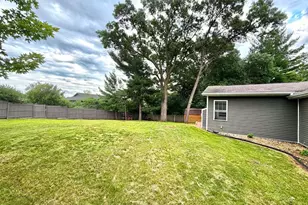 718 Farr Ct, Eau Claire, WI 54701 - Photo 10