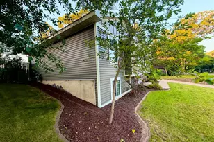 718 Farr Ct, Eau Claire, WI 54701 - Photo 2
