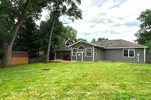 718 Farr Ct, Eau Claire, WI 54701 - Photo 6