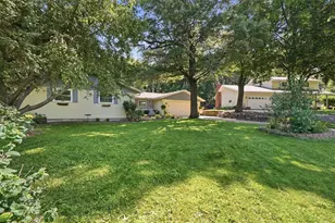 604 Manor Ct, Altoona, WI 54720 - Photo 4