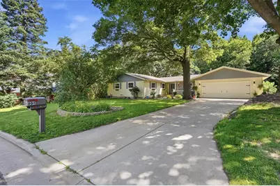 604 Manor Court, Altoona, WI 54720 - Photo 2