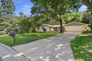 604 Manor Ct, Altoona, WI 54720 - Photo 2