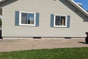 418 E School St, Thorp, WI 54777 - Photo 2