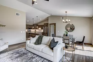 700 Sequoia Dr, Altoona, WI 54720 - Photo 6