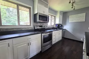 510 Skyview Ave, Cameron, WI 54822 - Photo 4