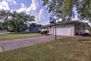 1216 Blueberry Dr, Eau Claire, WI 54703 - Photo 36