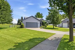 403 Brookshire Ct, Altoona, WI 54720 - Photo 2