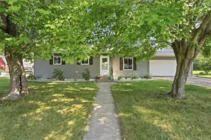 2624 Vine St, Eau Claire, WI 54703 - Photo 2
