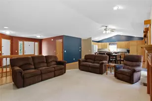 6200 Joanne Ln, Altoona, WI 54720 - Photo 4
