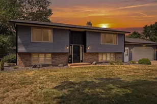1238 Dogwood Dr, Eau Claire, WI 54701 - Photo 2
