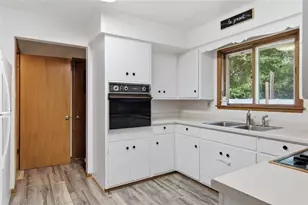 904 E Lexington Blvd, Eau Claire, WI 54701 - Photo 10