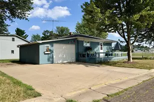 404 Edward St, Chippewa Falls, WI 54729 - Photo 2