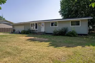804 Thompson St, Bloomer, WI 54724 - Photo 2