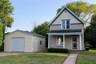 324 Mead St, Eau Claire, WI 54703 - Photo 2