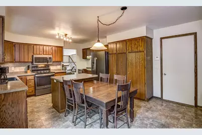 608 Manor Court, Altoona, WI 54720 - Photo 4