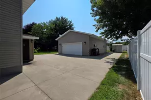3836 33rd St, La Crosse, WI 54601 - Photo 4