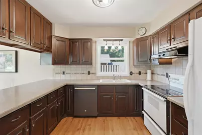 1105 Barry Avenue, Eau Claire, WI 54701 - Photo 6