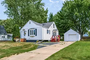 614 Park Ave, Stanley, WI 54768 - Photo 4